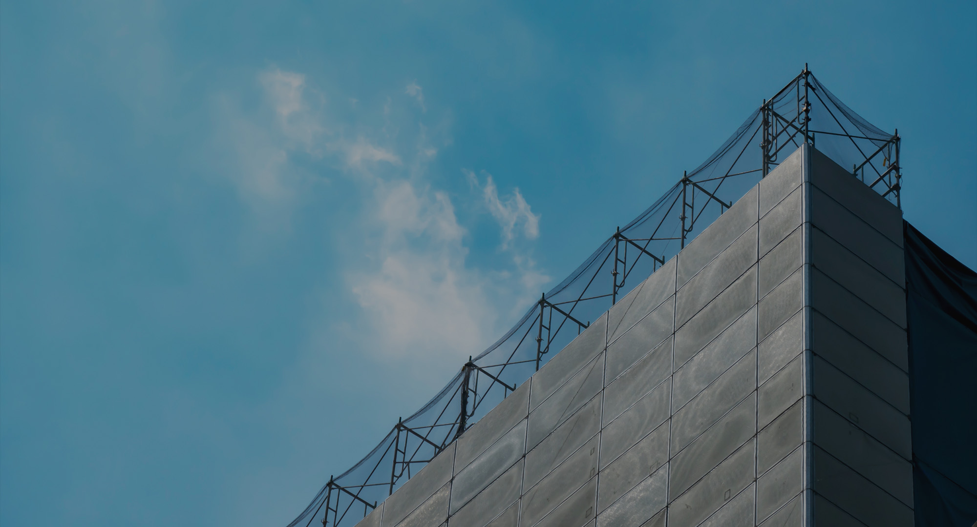 暮らしと現場を支える、柔軟対応の足場工事 ZERQは周南市を拠点に、大小問わず現場に合わせた施工を行います。