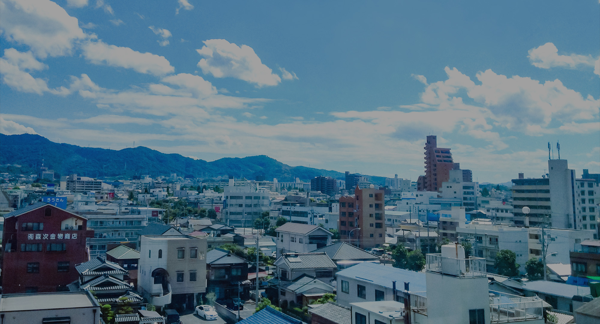 暮らしと現場を支える、柔軟対応の足場工事 ZERQは周南市を拠点に、大小問わず現場に合わせた施工を行います。